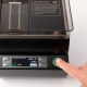 Bedienfeld der Hawkmatic HK-6 mit LCD-Display, Starttaste und moderner mikroprozessorgesteuerter Steuerung für den vollautomatis